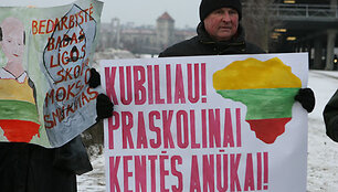 A.Kubilių pasitiko mitinguotojai