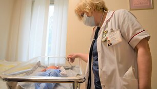Neonatologijos skyriaus vedėjos Daiva Vir&scaron;utienės ir jos komandos dėmesio sulaukia kiekvienas naujagimis. 