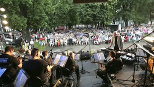 Festivalis "Operetė Kauno pilyje' 09" prasidėjo praėjusį savaitgalį koncertu Muzikinio teatro sodelyje. 