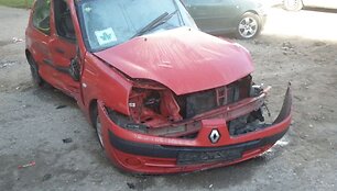 Taip atrodo vienas i&scaron; BMW taranuotų automobilių.