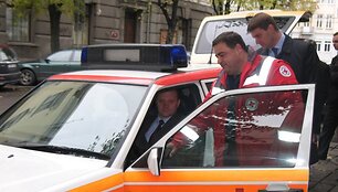 Greitosios pagalbos automobilis perduotas Kauno medikams.