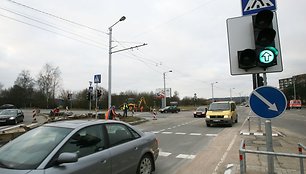 Raudondvario plento ir Č.Radzinausko tilto transporto mazgo sankryžoje įrengti šviesoforus buvo nuspręsta prieš daugiau nei metus. Tačiau jie pastatyti tik lapkritį.