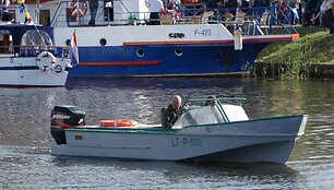Paskutinį birželio &scaron;e&scaron;tadienį visi laivininkai, Nemunos deltos gyventojai ir svečiai rinkosi į &scaron;ventę Mingės kaime, kuris dar vadinamas mažąja Lietuvos Venecija. Čia vyko laivų ir burlaivių paradas  &bdquo;Mingės flotilė 2015&ldquo;.