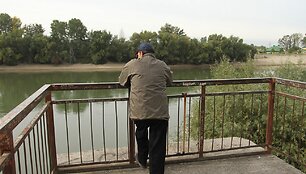 Vietinis padniestrietis žiūri į Dniestro upę