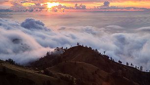 Vaizdas nuo Rinjani ugnikalnio krašto Indonezijoje