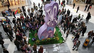 I&scaron; &scaron;okoladukų pastatytas Velykų zuikis nuskynė dar vieną rekordą Kauno prekybos ir laisvalaikio centrui.