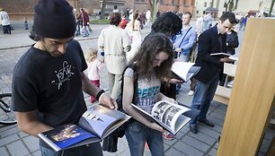 Užsukusieji galės pavartyti ar įsigyti fotografijos katalogų ir kitų leidinių