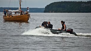 Apie toli nuo kranto nutolusią moterį gelbėtojams prane&scaron;ė vestuves laive &scaron;ventę kauniečiai