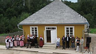 Muziejaus miestelyje atidarytas naujas pastatas - tipi&scaron;kas Plungės miestelėnų namas.