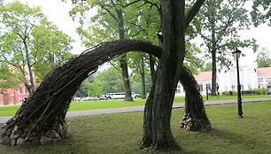 Žemės meno kūrinius išvysti galima užsukus į Raudondvario dvaro parką