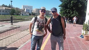 Suso stotyje laukiame traukinio į Tunisą