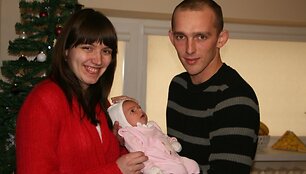Dovilės ir Dariaus Stagniūnų pirmagimė Edita tapo 1000-uoju kūdikiu, 2010 metais gimusiu Kauno rajone.