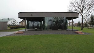 Namas Domeikavoje  (autoriai &ndash; architektai V.Adomavičius, V.Vy&scaron;niauskienė)