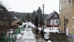Guminiai batai &scaron;iuo metu yra kiekvieno sodų gyventojo namuose