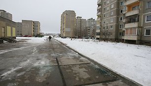 Nužudymas įvykdytas tiesiai po mokyklos langais. Tačiau tuomet joje dar nevyko pamokos.