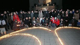 Vietoje elektros Rotu&scaron;ės aik&scaron;tėje &scaron;vietė žvakės