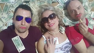 Mianmare europiečiai gali pasijusti milijonieriais &ndash; Vytautas, mama Sigutė ir Vaidas su vietiniais pinigais