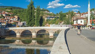 Tiltas per Miljackos upę Sarajeve
