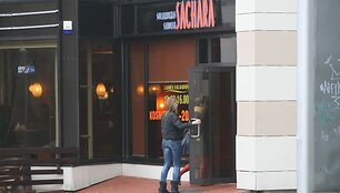 Vilniuje vakar i&scaron;  &scaron;e&scaron;ių aplankytų soliariumų, keturiuose 16-metei Kamilei nebuvo sudaryta kliūčių pasimėgauti dirbtinės saulės voniomis. 