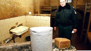 Nors Vilniaus VPK are&scaron;tinės kameros itin prastos būklės, nubaustiesiems are&scaron;tas &ndash; tai galimybė i&scaron;sisukti nuo piniginės baudos. Be to, čia &scaron;ilta ir tris kartus per dieną skiriamas maitinimas.