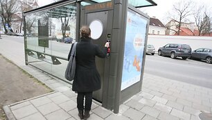 Dažniausiai tualetų gedimai pasitaiko dėl to, kad žmonės mėgina įmesti netinkamas monetas.