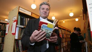 A.Mickevičiaus vie&scaron;osios bibliotekos direktorius P.Zurlys prognozuoja, kad kitąmet dėl sumažinto finansavimo bus ne tik sunkiau įsigyti naujų leidinių, bet gali sutrumpėti ir bibliotekų darbo laikas.