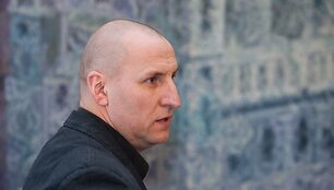 S.Parulskis įsitikinęs, kad aktualiausia žmogui turėtų būti gyvenimas ir jo siela, sąžinės reikalas, kaip i&scaron;likti doram &scaron;iame supuvusiame pasaulyje.