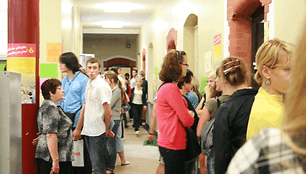 Penktadienį Klaipėdos universitete - jaunuolių sujudimas.