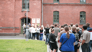 Penktadienį Klaipėdos universitete - jaunuolių sujudimas.