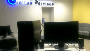 Uostamiestyje sukomplektuotas pirmas Lietuvoje ekologi&scaron;kas kompiuteris &bdquo;Green PC Home&ldquo;.