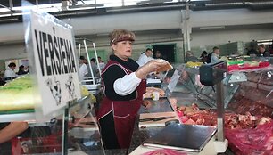 Tik dalis pardavėjų laikosi higienos normų ir nepamir&scaron;ta apsimauti vienkartinių pir&scaron;tinių.