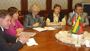 Klaipėdos regiono atliekų tvarkymo centras ir Nemano savivaldybės administracijos atstovai vizito Klaipėdoje metu pasira&scaron;ė Bendradarbiavimo ketinimų protokolą.