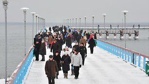 Palangos verslininkai, švenčių laikotarpiu ketinantys branginti tik apgyvendinimo paslaugas, bet ne maitinimą, tikisi sulaukti gausių svečių. Tiesa, per šių metų Kalėdas ar Naujuosius ant tilto į jūra nepavyks pasivaikščioti – jis uždarytas remontui. 