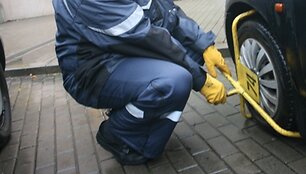 Nuo kovo 1-osios pažeidėjų automobilių ratai nebeblokuojami.