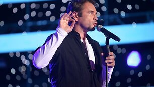 Į sceną lipo Marijonas Mikutavičius.