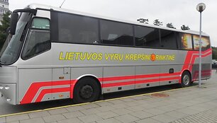 Krep&scaron;ininkai į treniruotes i&scaron; Palangos į Klaipėdą yra vežami autobusu.
