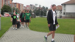 Rinktinės kandidatai eina treniruotis į LCC tarptautinio universiteto sporto salę.