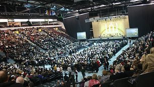 Lietuvos valstybės atkūrimo dienai skirtą koncertą stebėjo keli tūkstančiai klaipėdiečių.
