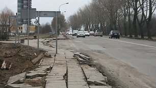 Minijos gatvės rekonstrukcijos darbai sudomino gretimų namų gyventojus.