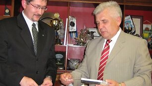 Klaipėdos merą Rimantą Tara&scaron;kevičių aplankė Lietuvos musulmonų muftijus Romas Jokubauskas.