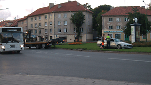 Klaipėdos centre - automobilio skrydis. 