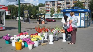 Klaipėdos turgavietėse ir miesto gatvėse kardeliai pirmadienį kainavo nuo 1.5 iki 3 litų. 