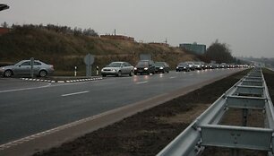 &bdquo;Žaliojo slėnio&ldquo; gyventojai sekmadienį surengė pilietinę akciją &ndash; autopiketą.  