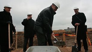 Simbolinėje kapsulėje įdėtas lai&scaron;kas ateities kartoms.