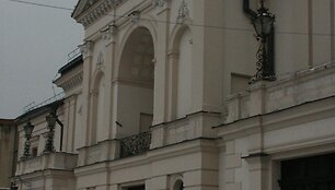I&scaron; teatro balkono miestelėnus su &scaron;ventėmis sveikins gyvos prakartėlės herojai. 