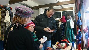 Krautuvėlėje populiarumu niekam nenusileido kaukės. 