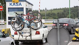 Keltai sekmadienį poilsiautojus i&scaron; Kur&scaron;ių nerijos kėlė nepaisydami grafiko.