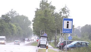 Palanga vėl pasitinka vizitine kortele tapusiomis pakelės močiutėmis.