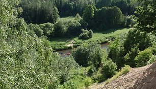 Žygeiviai leidosi į keturių dienų kelionę baidarėmis Minijos upe. Per ją išaiškėjo daugybė upės skaudulių.