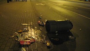 Po pirmosios Jūros &scaron;ventės dienos renginių kažkam užkliuvo &scaron;iuk&scaron;linės Herkaus Manto gatvėje.